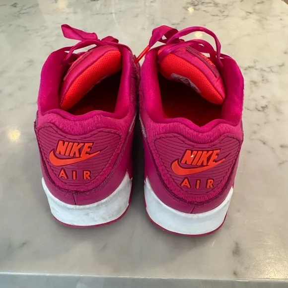 Nike Air Max 90 Valentines Day Pink Women's Sneakers, size 9, EUC - Picture 3 of 4